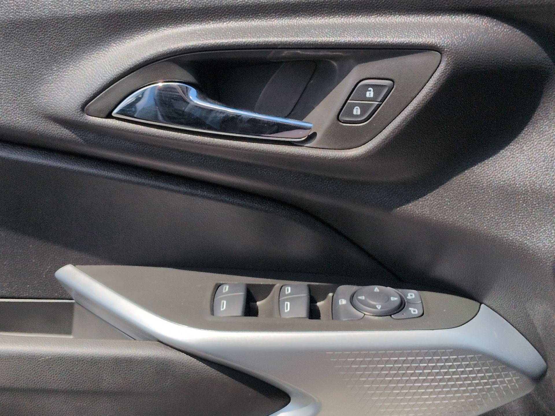 Used 2024 Chevrolet Trax LS FWD image 21