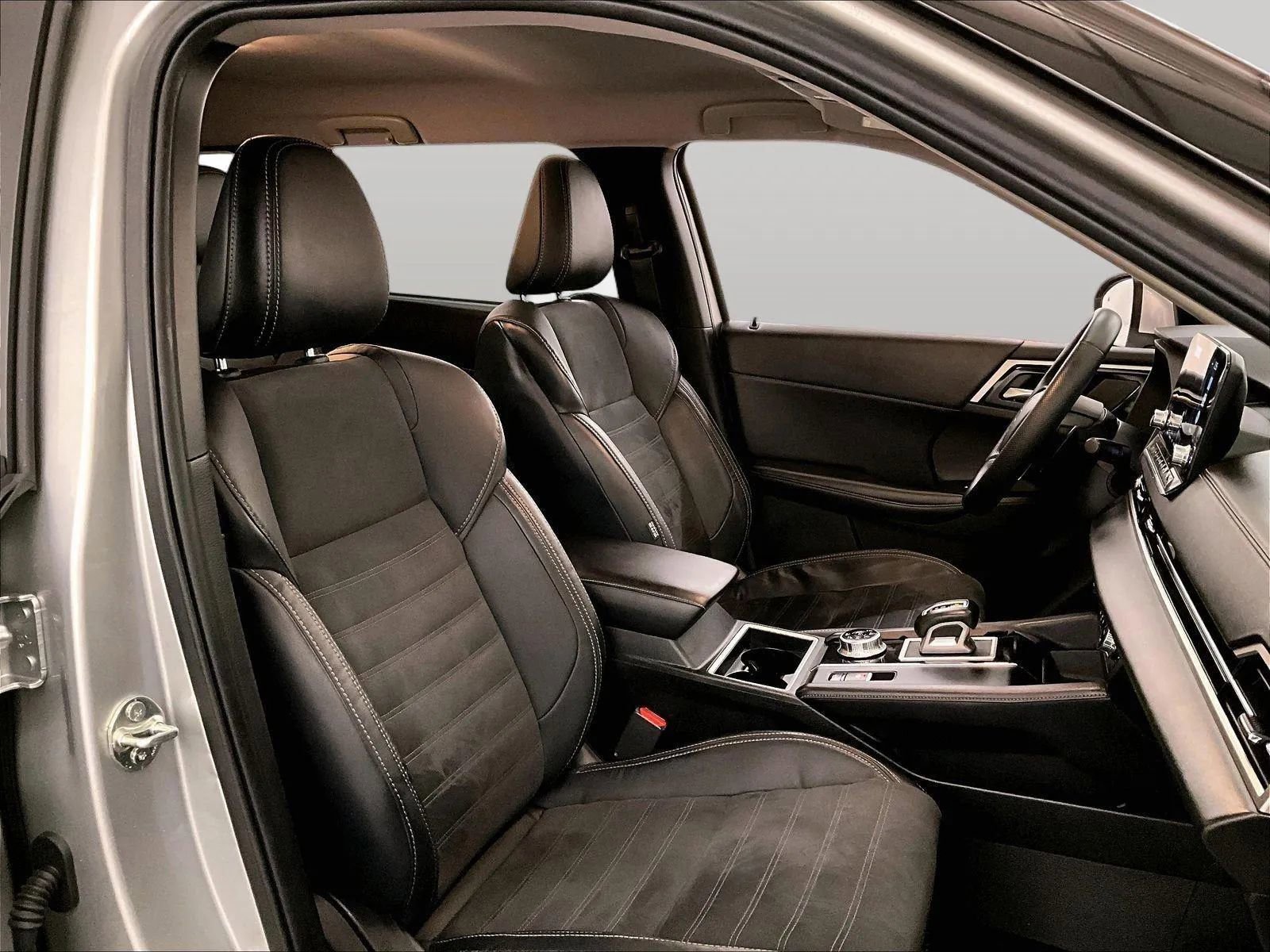 Used 2022 Mitsubishi Outlander SE image 7