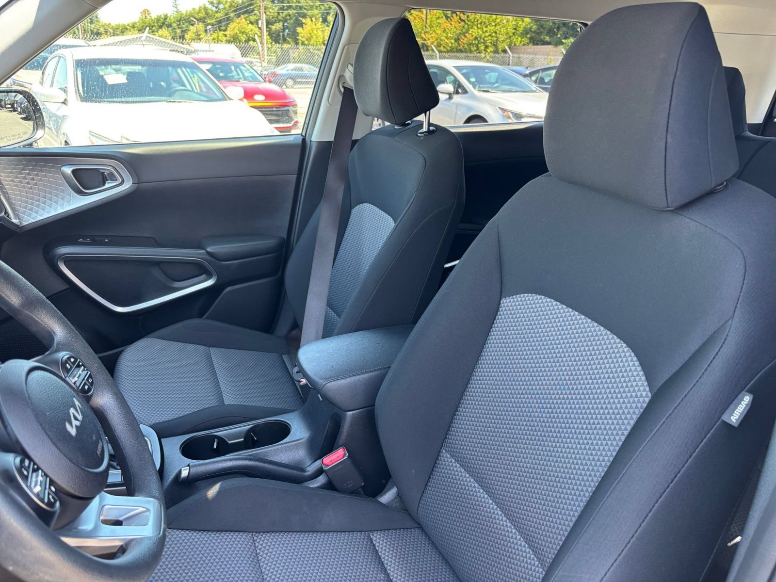 Used 2025 Kia Soul LX w/ LX Technology Package FWD image 34