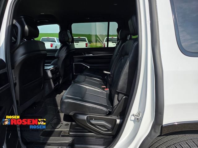 Used 2023 Jeep Wagoneer Series III w/ Preferred Equipment Group AWD/4WD image 33