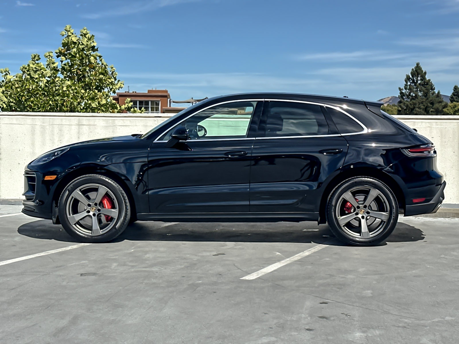 Certified 2023 Porsche Macan S AWD/4WD image 3