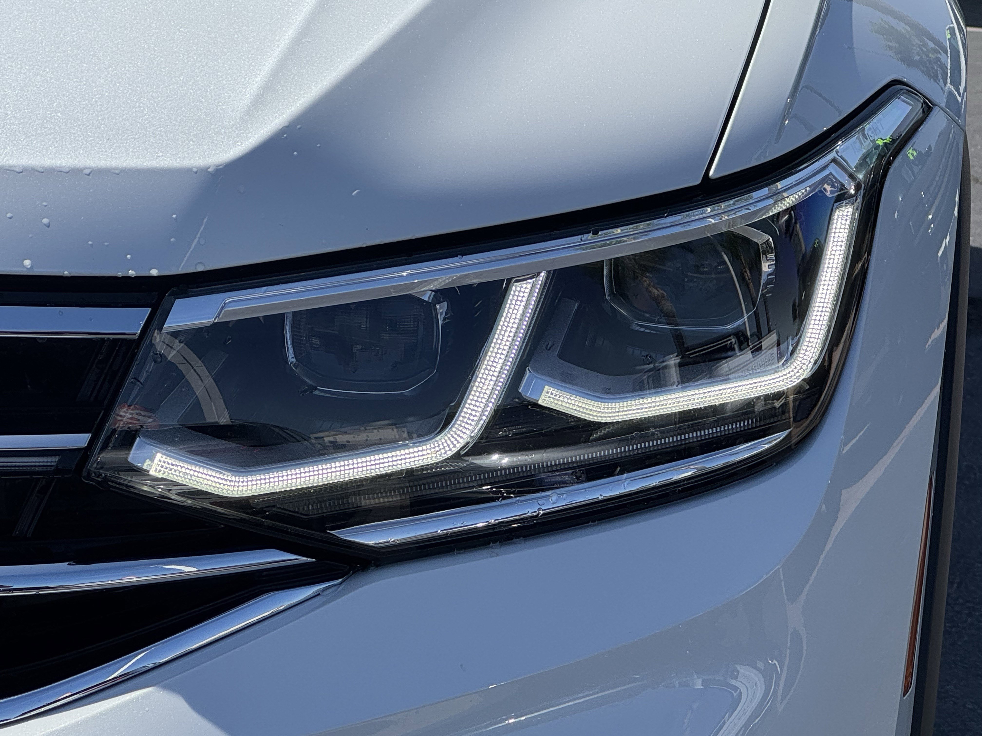 Certified 2024 Volkswagen Tiguan SEL R-Line AWD/4WD image 5