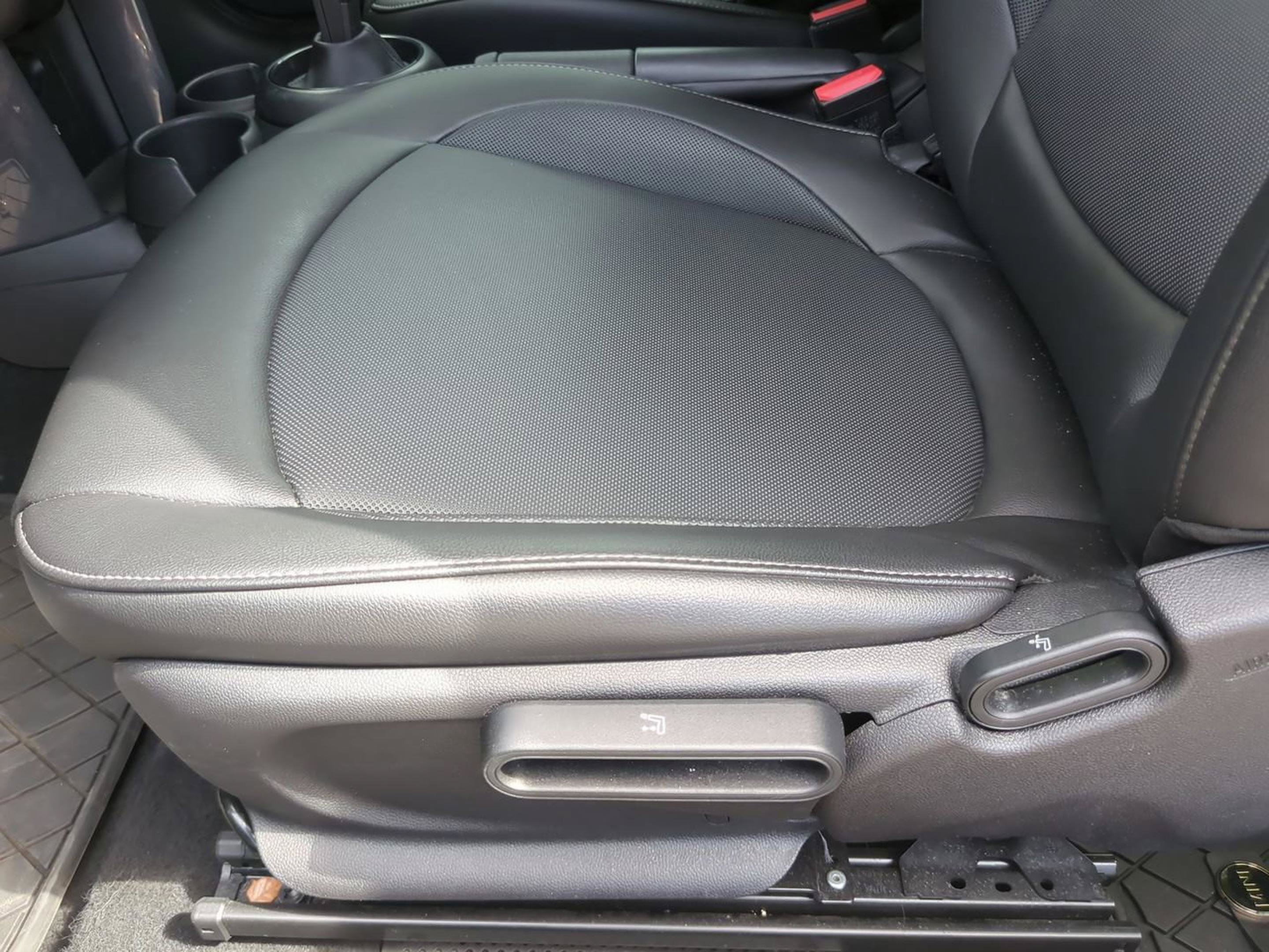 Used 2021 MINI Cooper 2-Door Hardtop FWD image 15