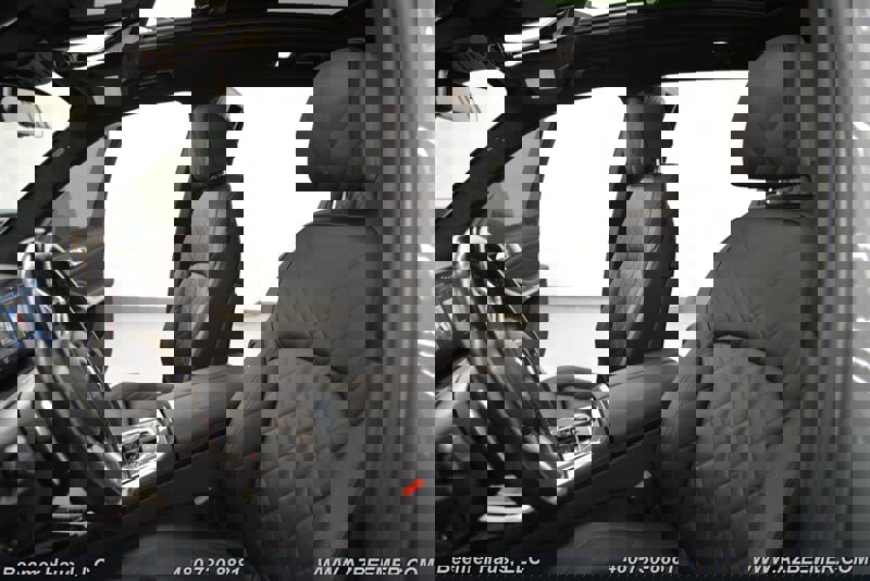 Used 2023 BMW X7 M60i w/ Climate Comfort Package image 16