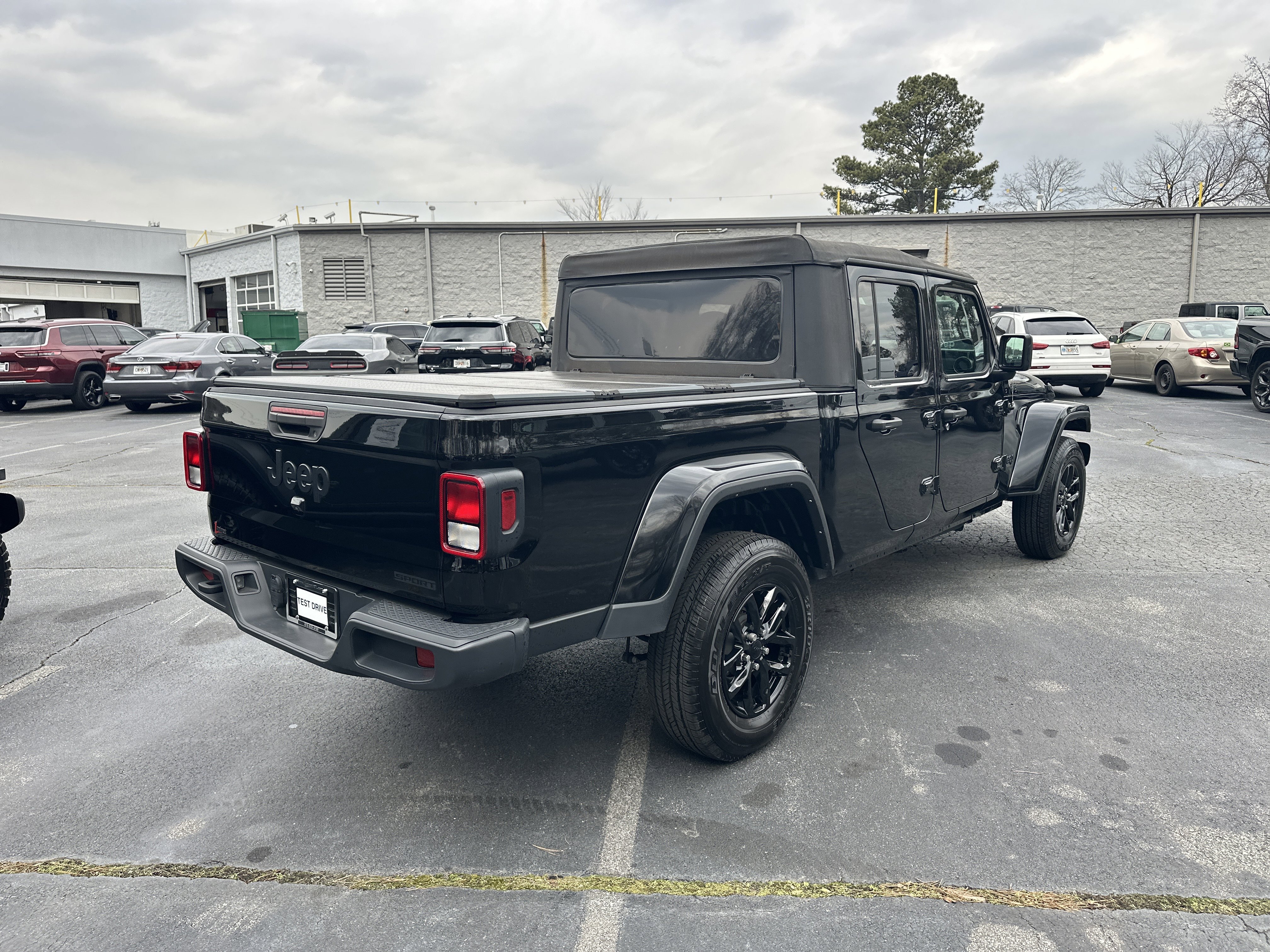 Used 2021 Jeep Gladiator Sport image 9