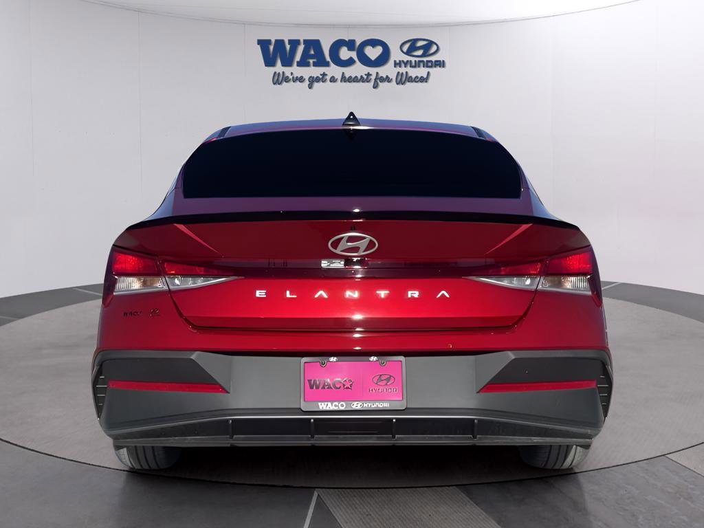 Used 2025 Hyundai Elantra Sport image 13