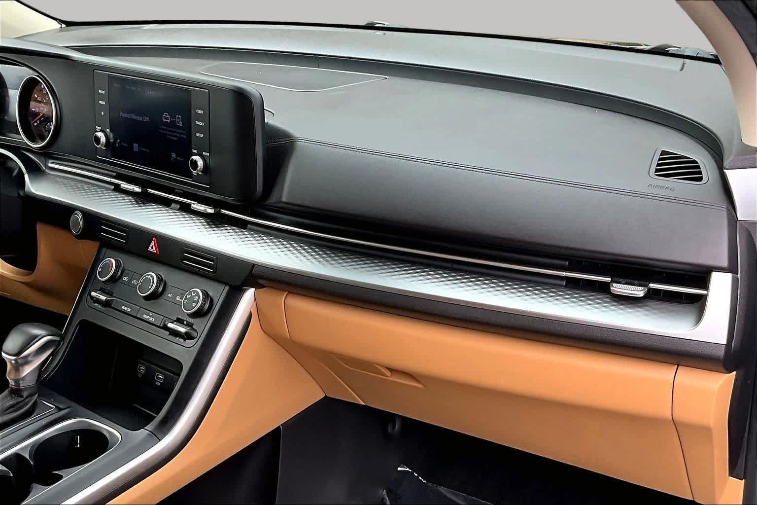 Used 2022 Kia Carnival LX FWD image 17