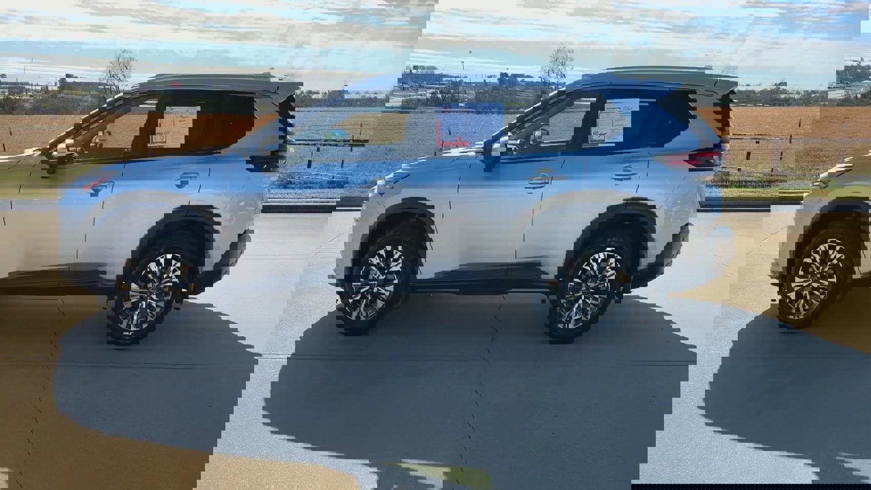 Used 2023 Nissan Rogue SV w/ SV Premium B Package image 6