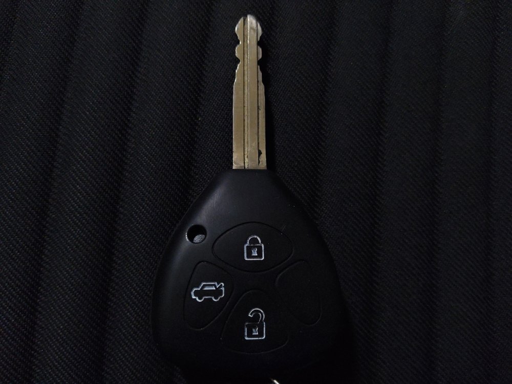 Used 2018 Toyota Yaris LE w/ Carpet Mat Package image 32