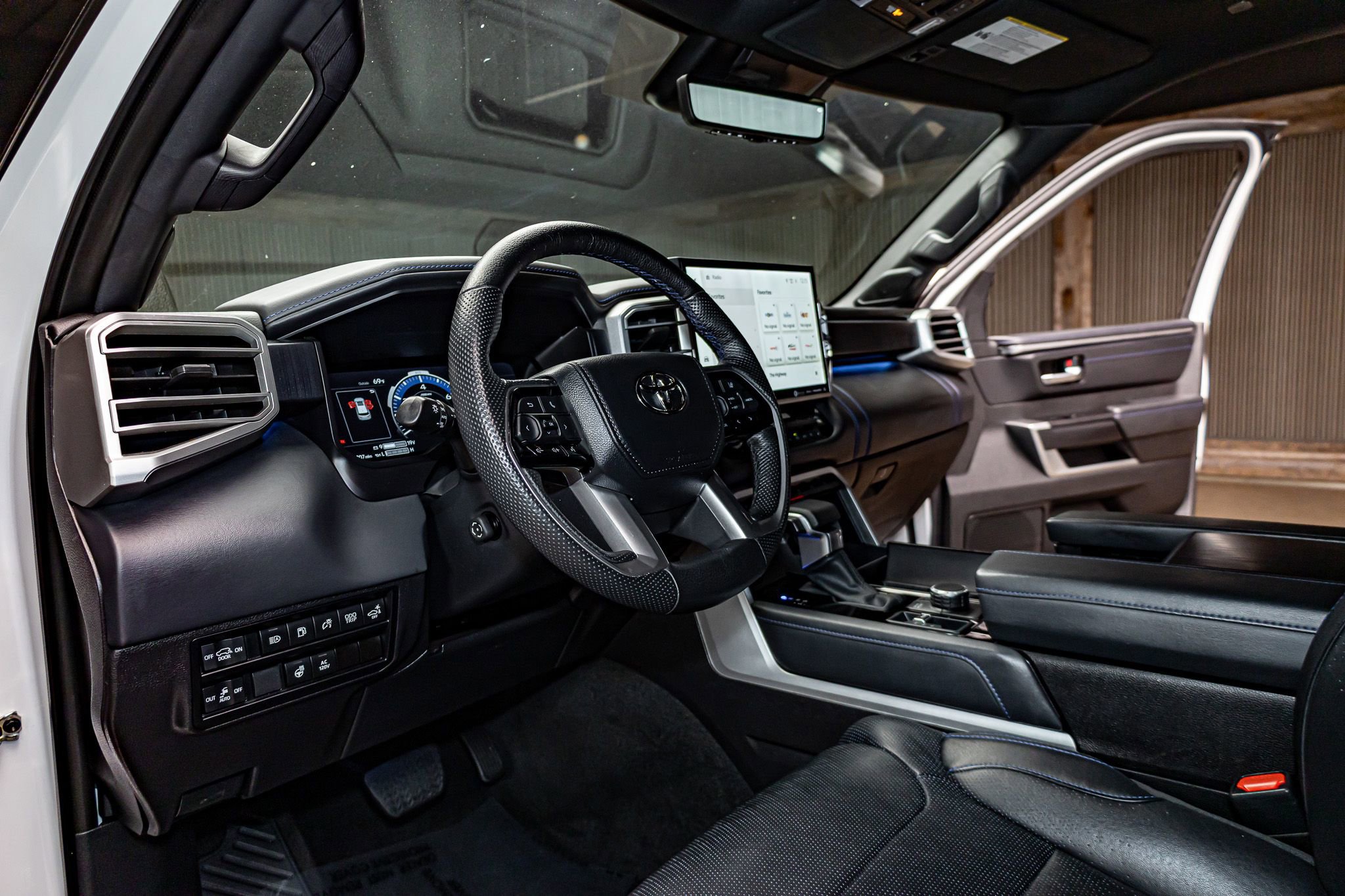 Used 2024 Toyota Sequoia Platinum image 17