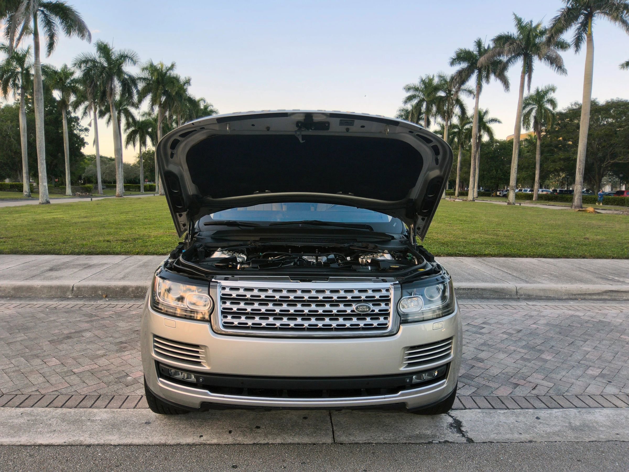 Used 2015 Land Rover Range Rover HSE image 41