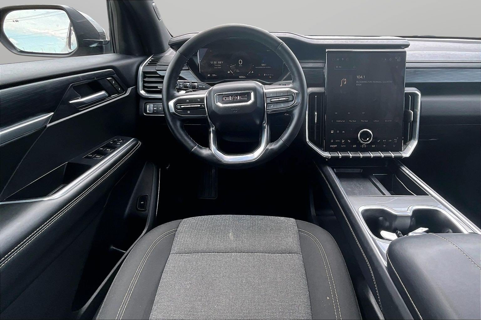 Used 2025 GMC Acadia Elevation FWD image 5