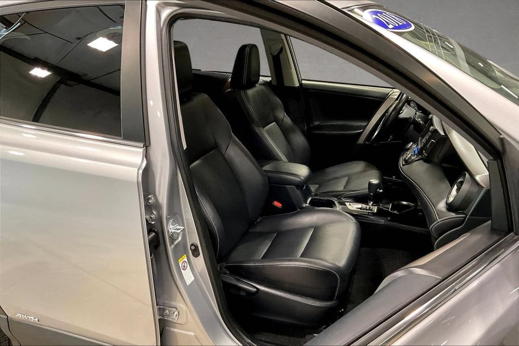 Used 2018 Toyota RAV4 Limited AWD/4WD image 28