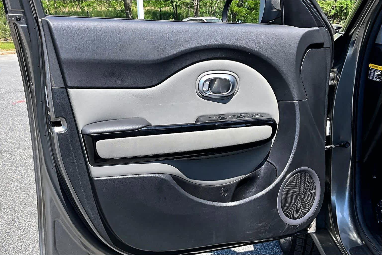 Used 2016 Kia Soul + w/ Primo Package FWD image 21