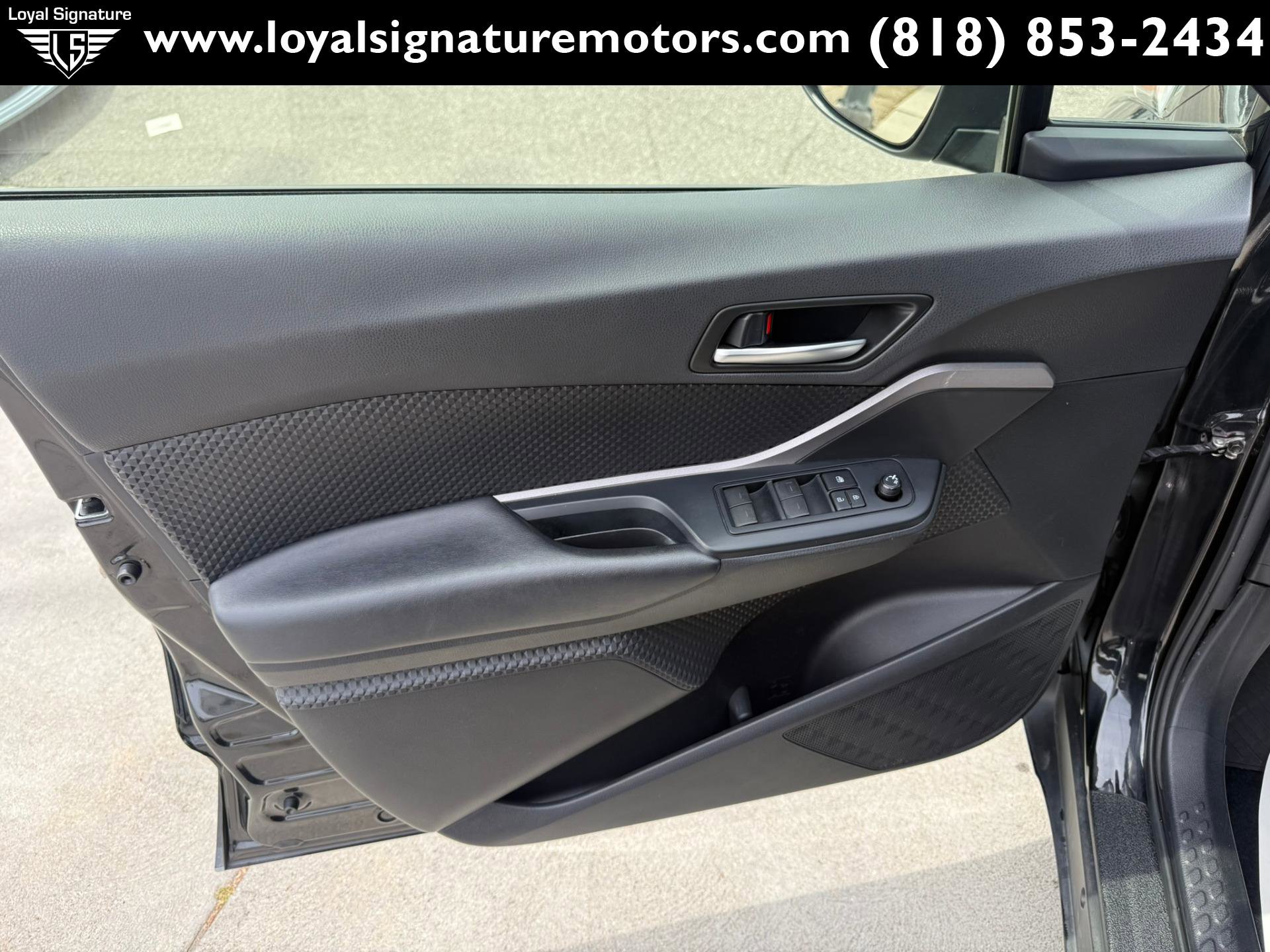 Used 2020 Toyota C-HR LE FWD image 16