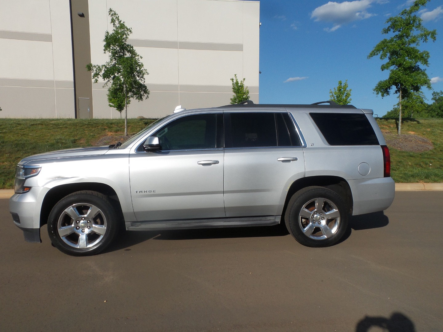 Used 2015 Chevrolet Tahoe LT RWD image 1