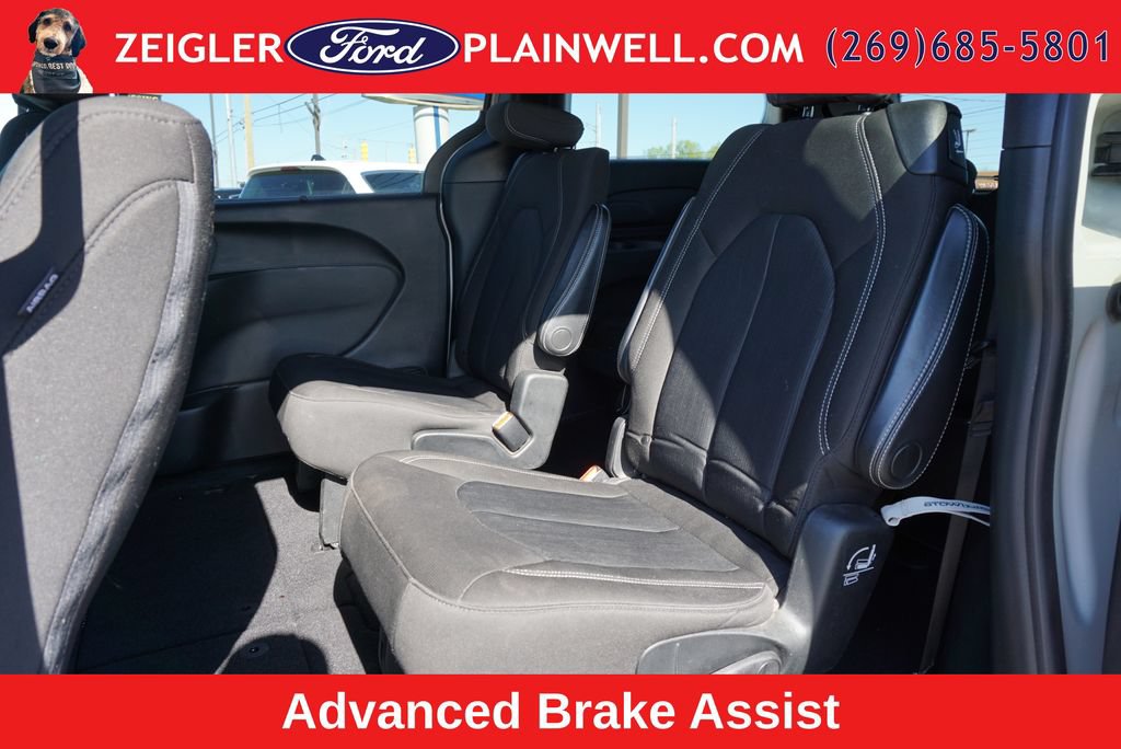 Used 2020 Chrysler Pacifica Touring w/ Advanced Safetytec Group FWD image 12