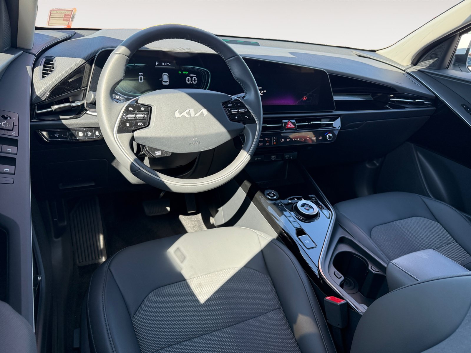 Used 2025 Kia Niro EX FWD image 15