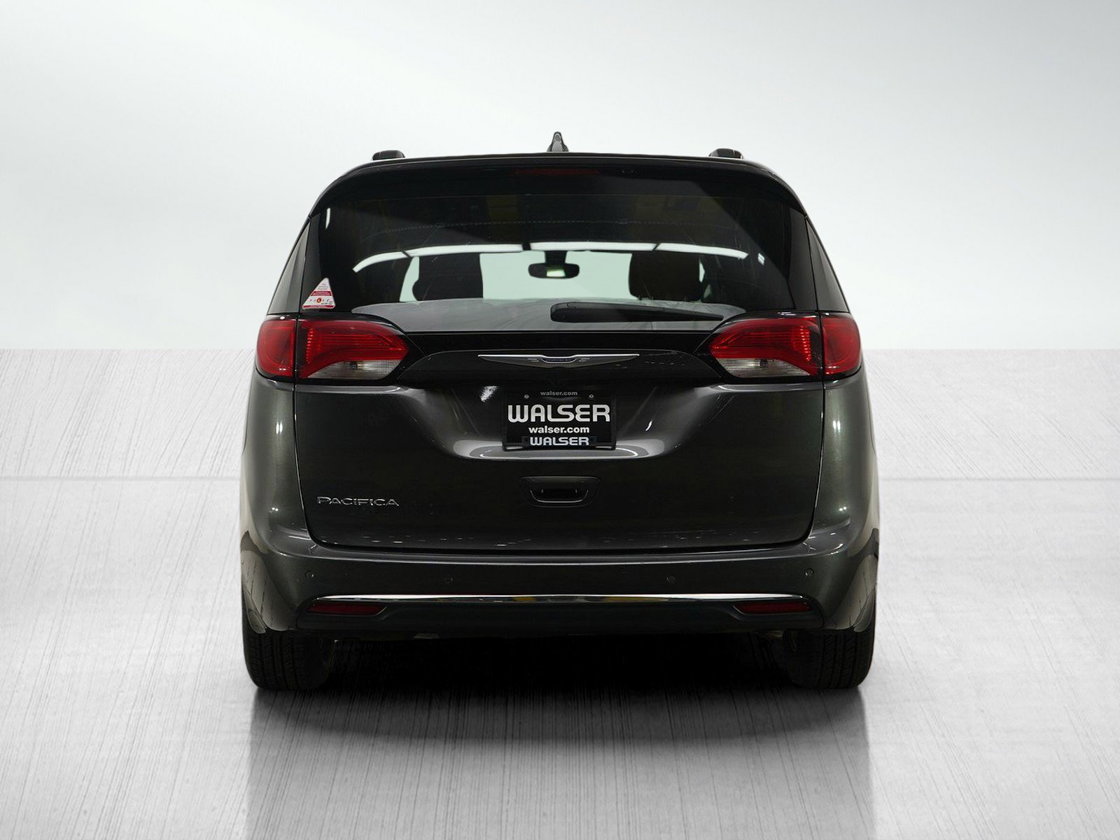 Used 2019 Chrysler Pacifica Touring-L image 4