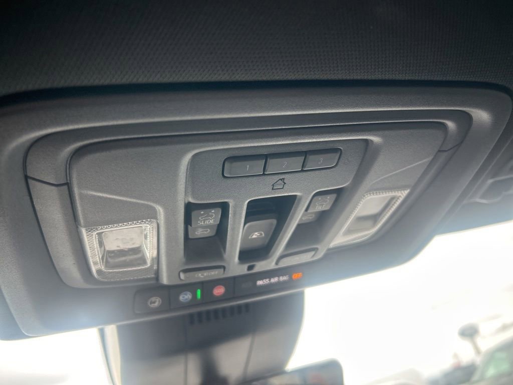 Used 2022 Chevrolet Silverado 1500 ZR2 w/ Technology Package image 12