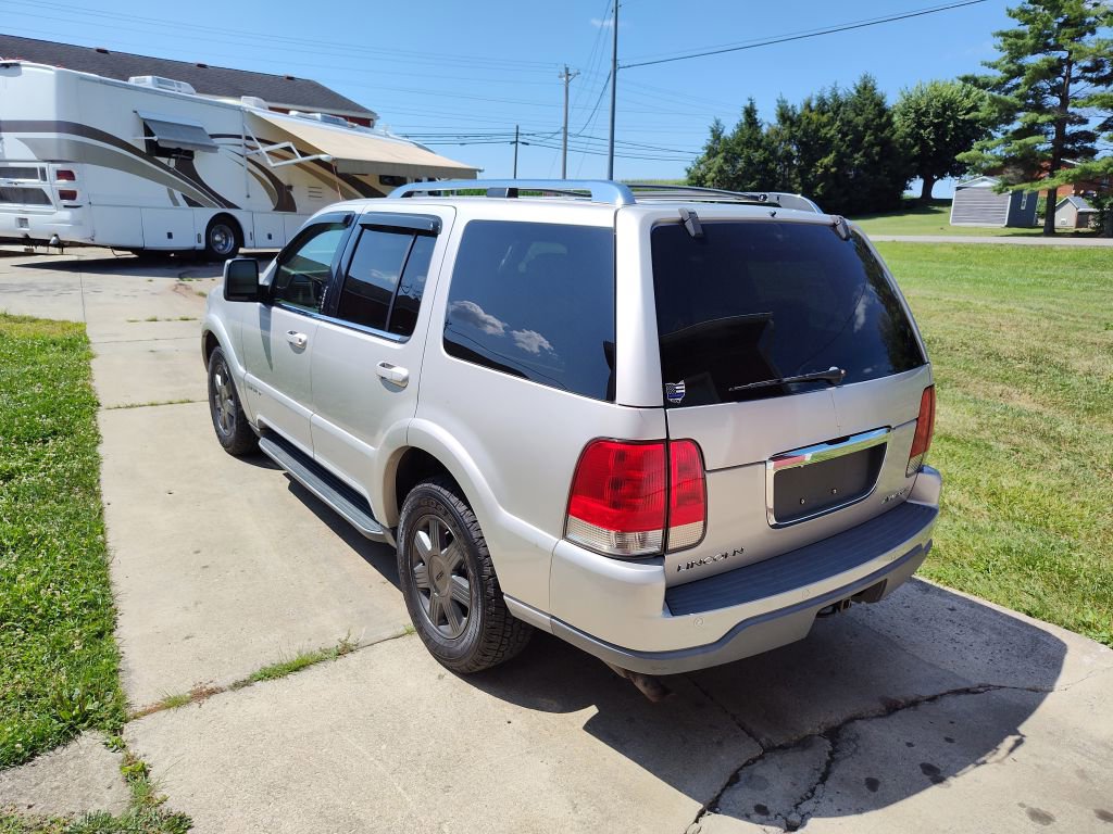 Used 2004 Lincoln Aviator AWD image 2