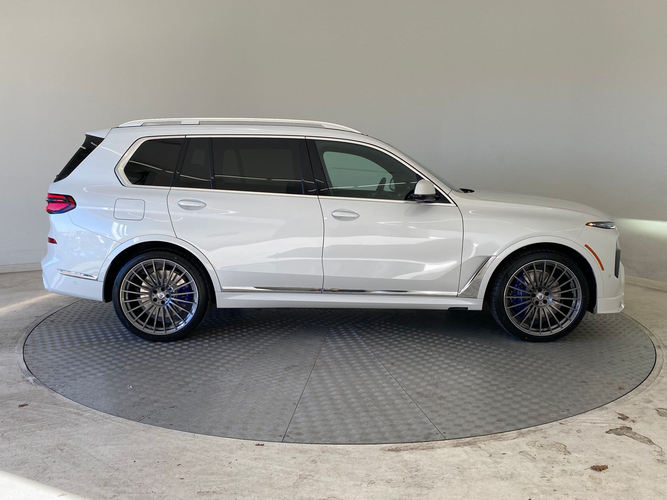 New 2026 BMW ALPINA XB7 AWD/4WD image 8