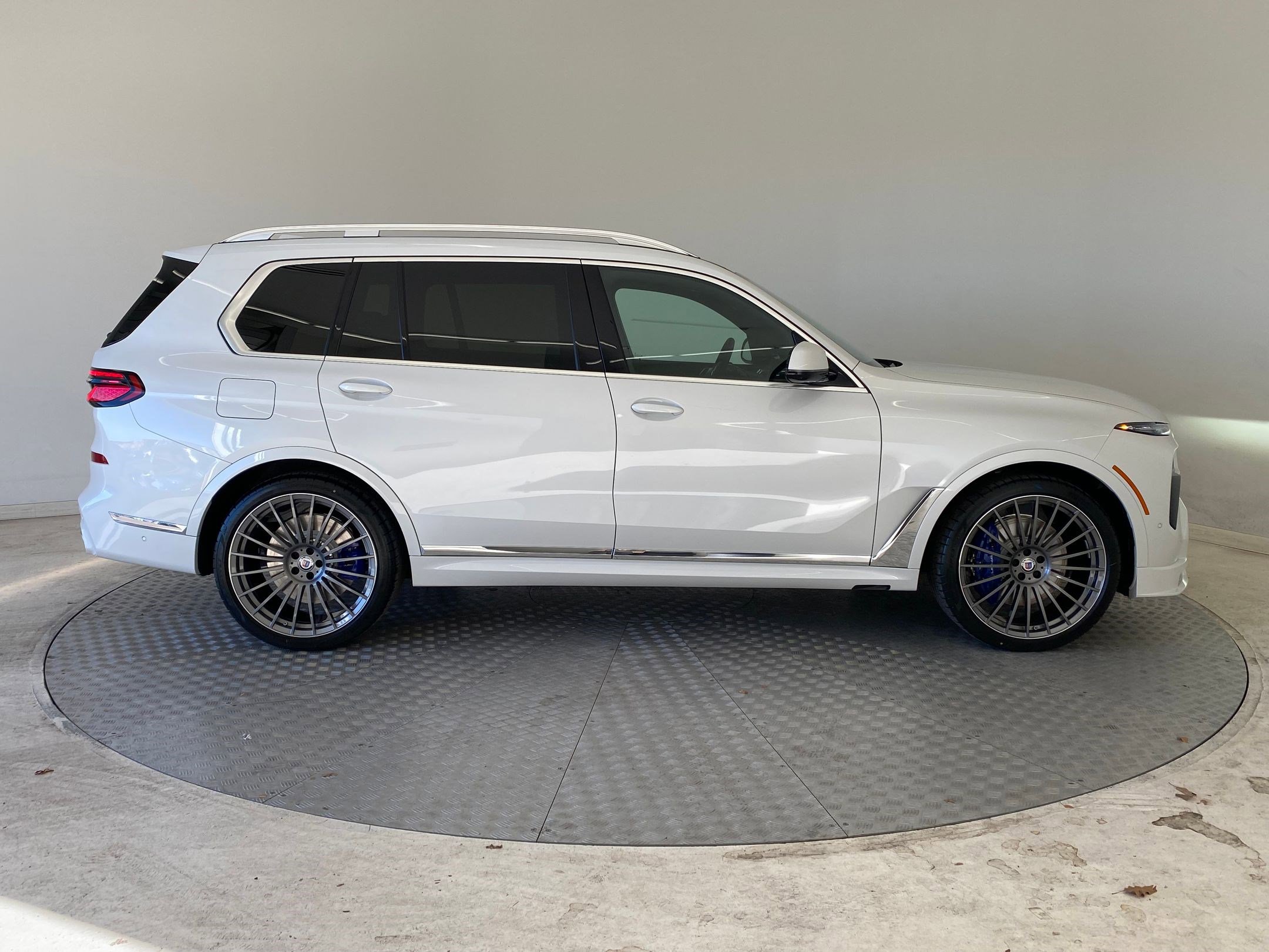 New 2026 BMW ALPINA XB7 image 8