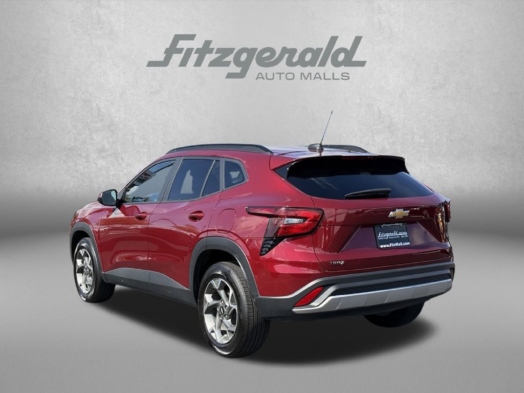 Used 2025 Chevrolet Trax LT FWD image 10