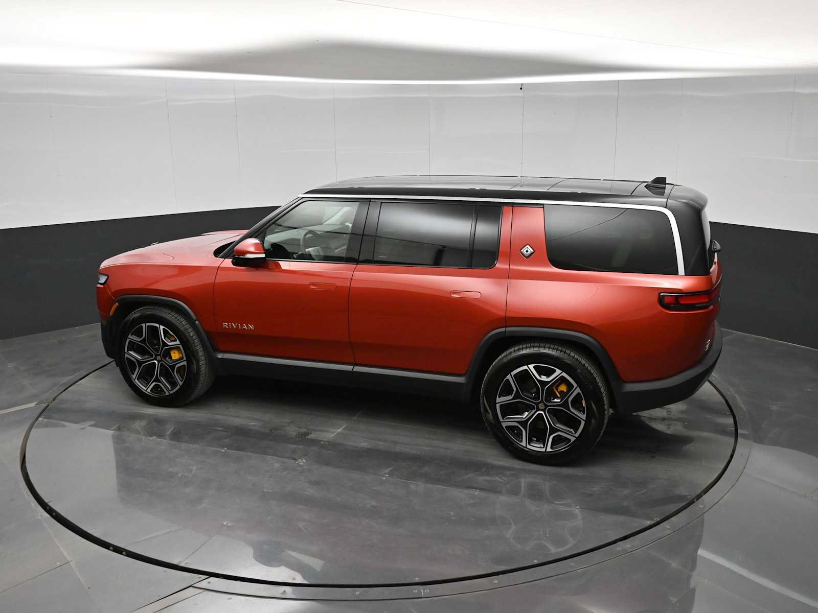 Used 2023 Rivian R1S Adventure Quad AWD/4WD image 29