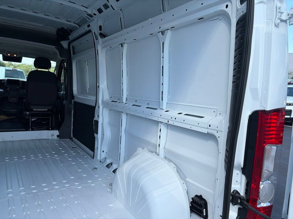 New 2026 RAM ProMaster 2500 w/ Convenience Group FWD image 9