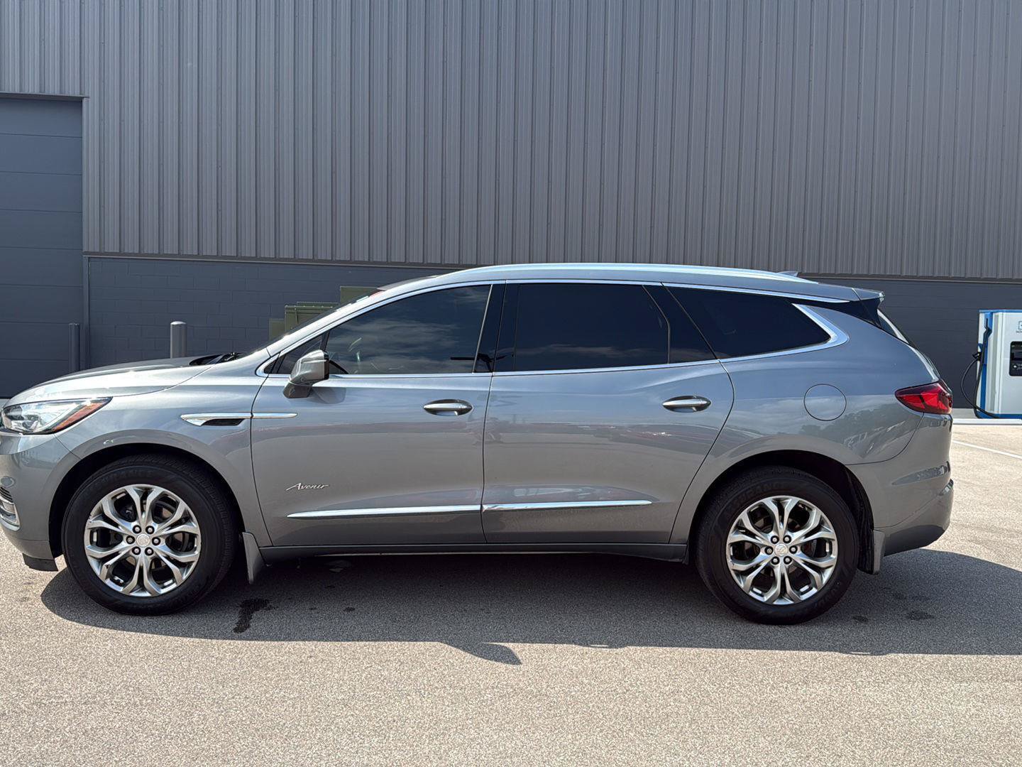 Used 2021 Buick Enclave Avenir w/ Avenir Technology Package AWD/4WD image 6