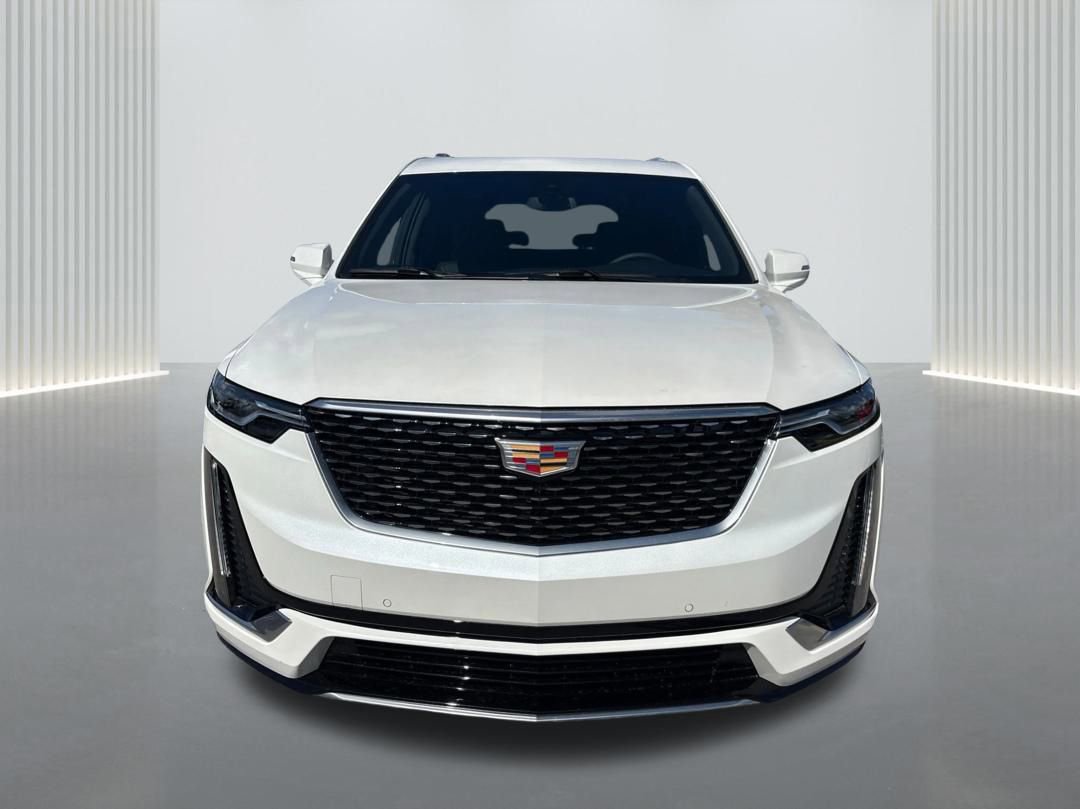New 2025 Cadillac XT6 Luxury image 2