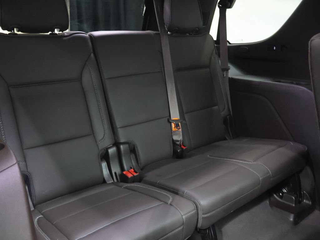 Used 2021 GMC Yukon Denali w/ Denali Premium Package AWD/4WD image 13