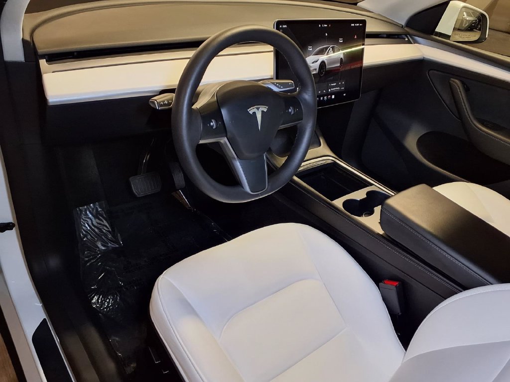 Used 2023 Tesla Model Y Long Range AWD/4WD image 3