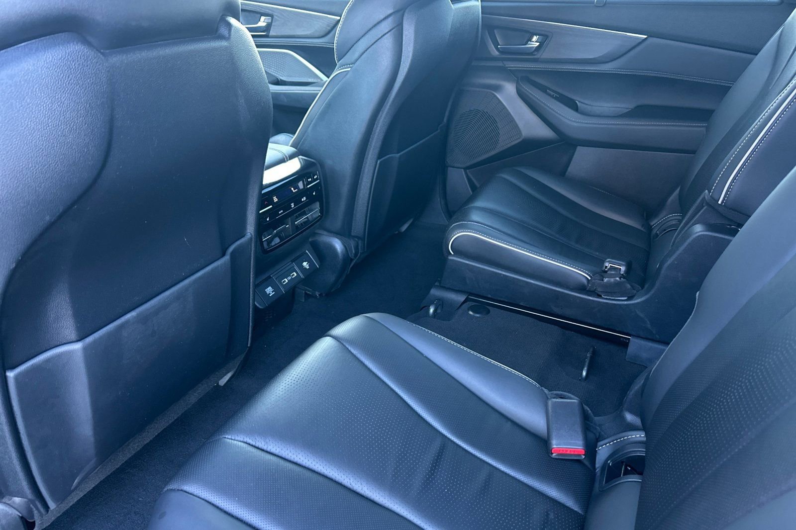 Used 2023 Acura MDX SH-AWD w/ Advance Package image 13