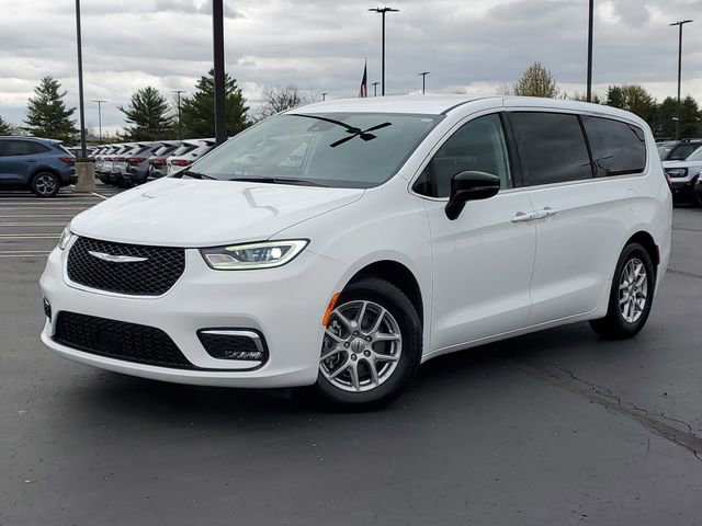 Used 2024 Chrysler Pacifica Touring-L FWD image 38