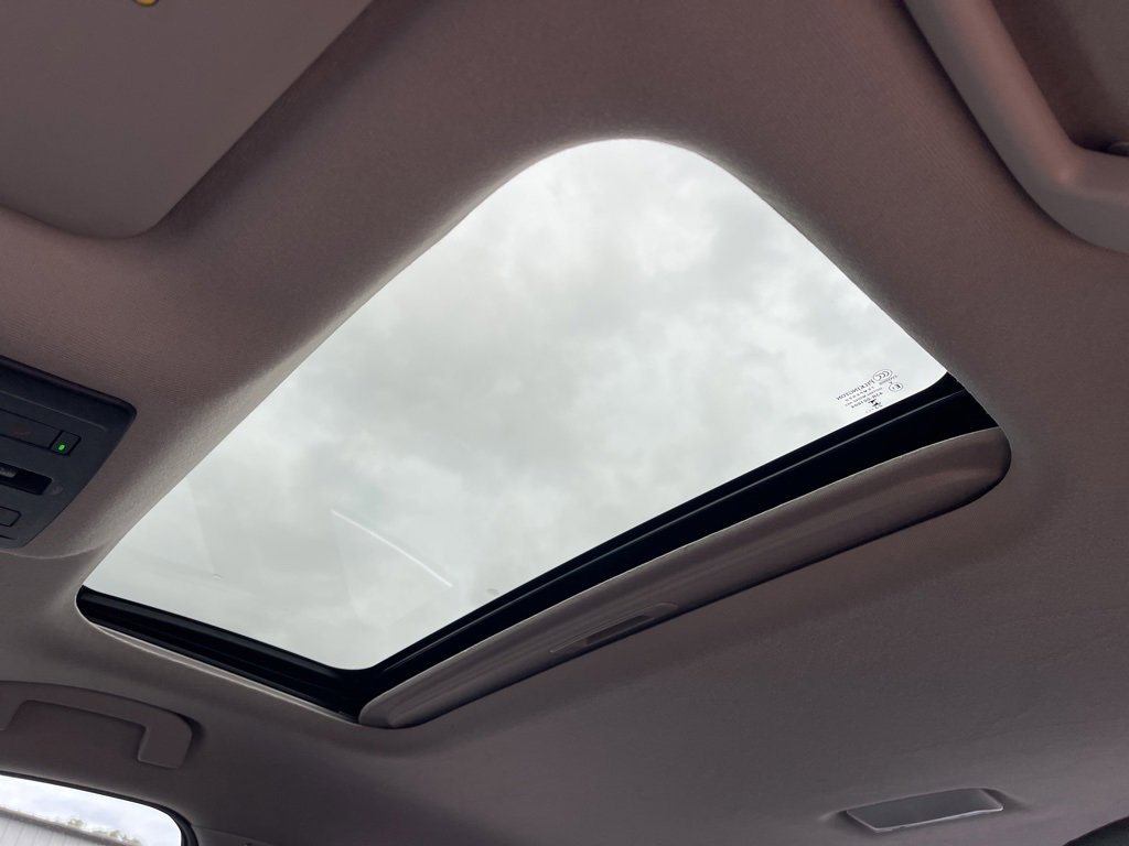 Used 2024 Nissan Sentra SR w/ SR Premium Package image 19