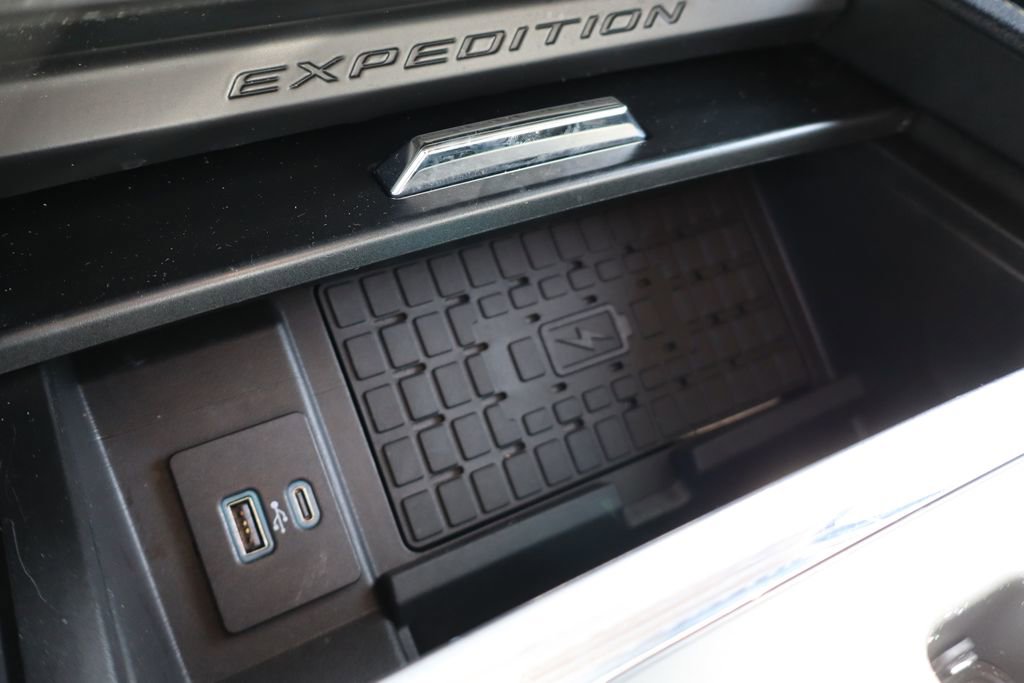 Used 2022 Ford Expedition Max XLT image 24