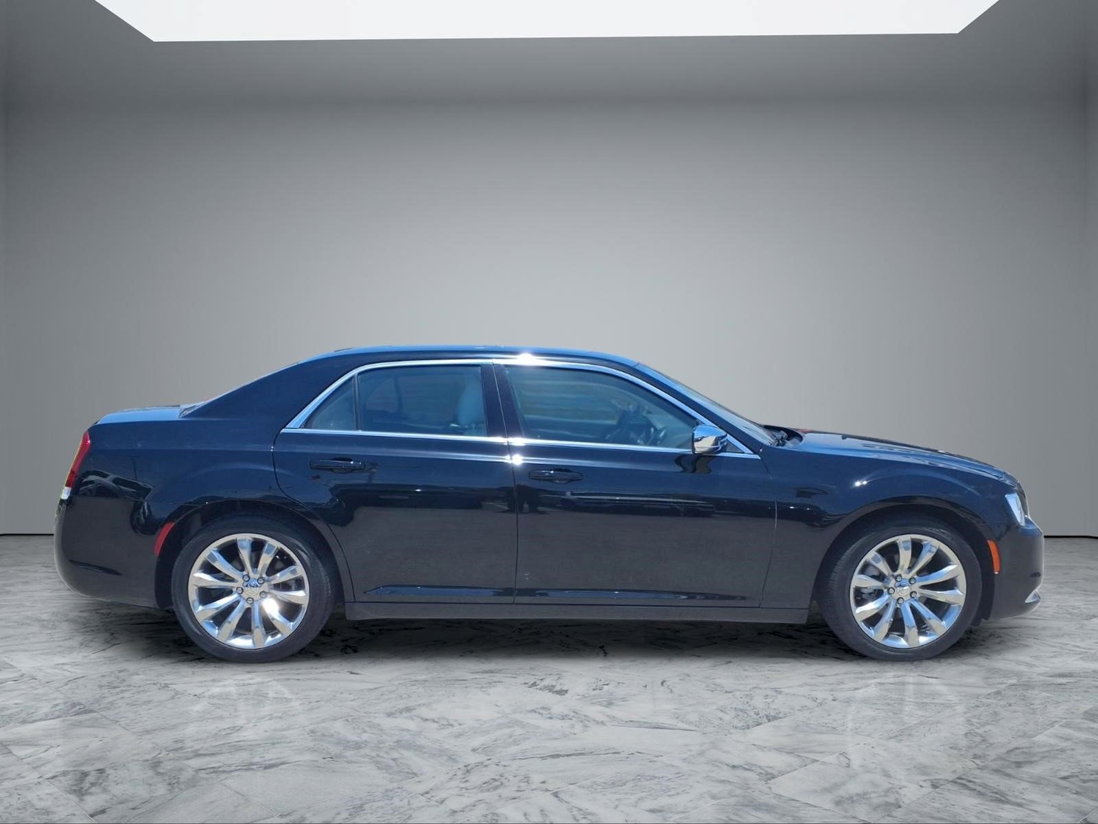 Used 2021 Chrysler 300 Touring L w/ Popular Equipment Group RWD image 8