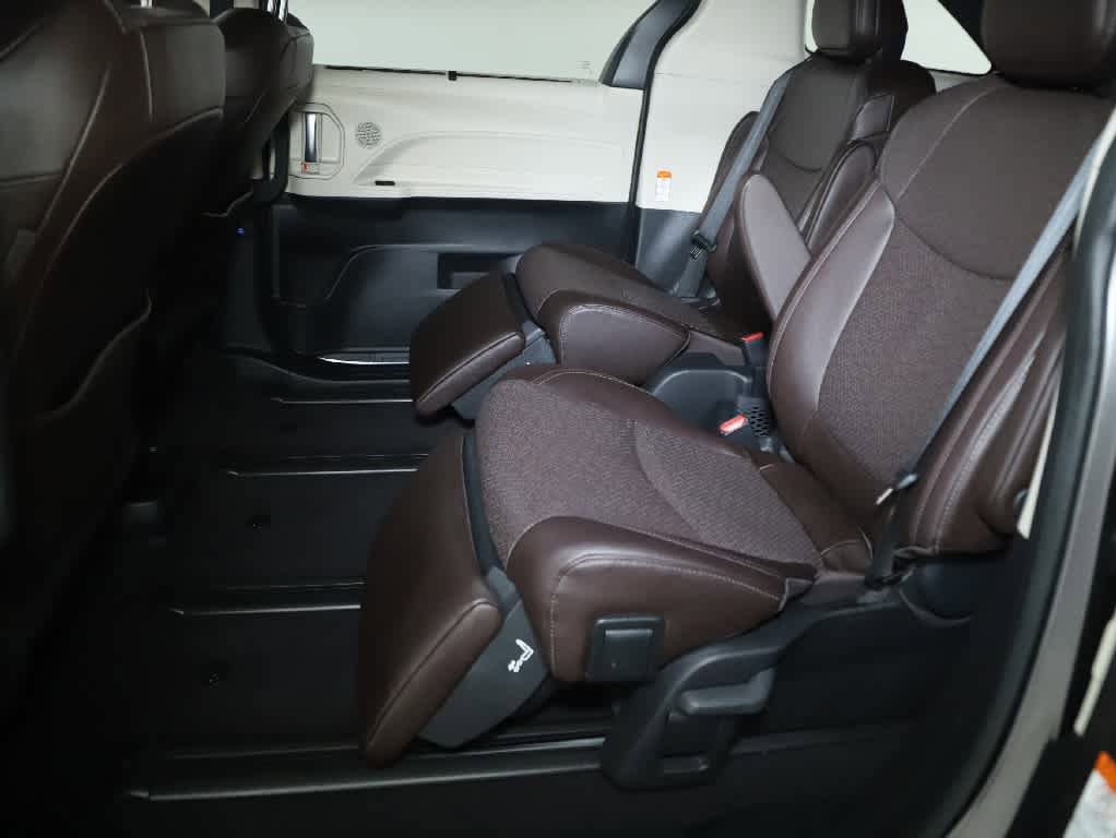 Certified 2022 Toyota Sienna Platinum AWD/4WD image 14