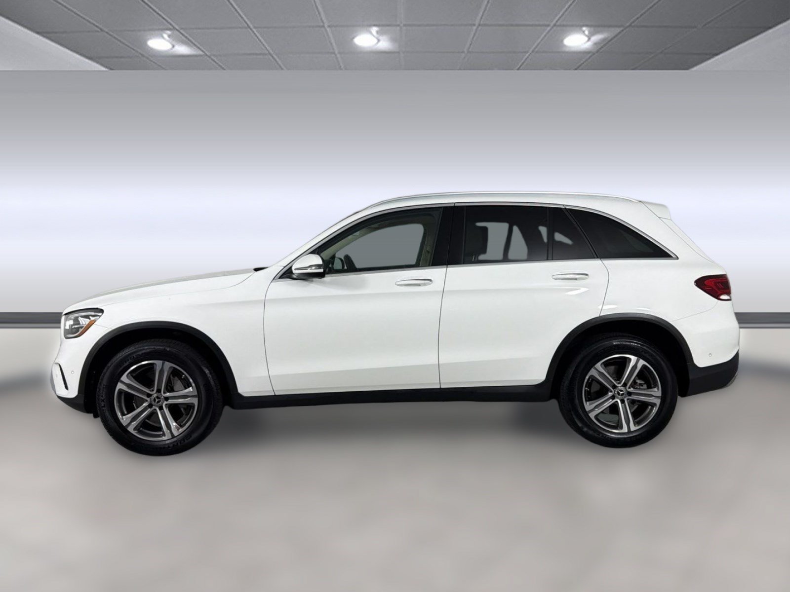 Used 2021 Mercedes-Benz GLC 300 4MATIC image 2