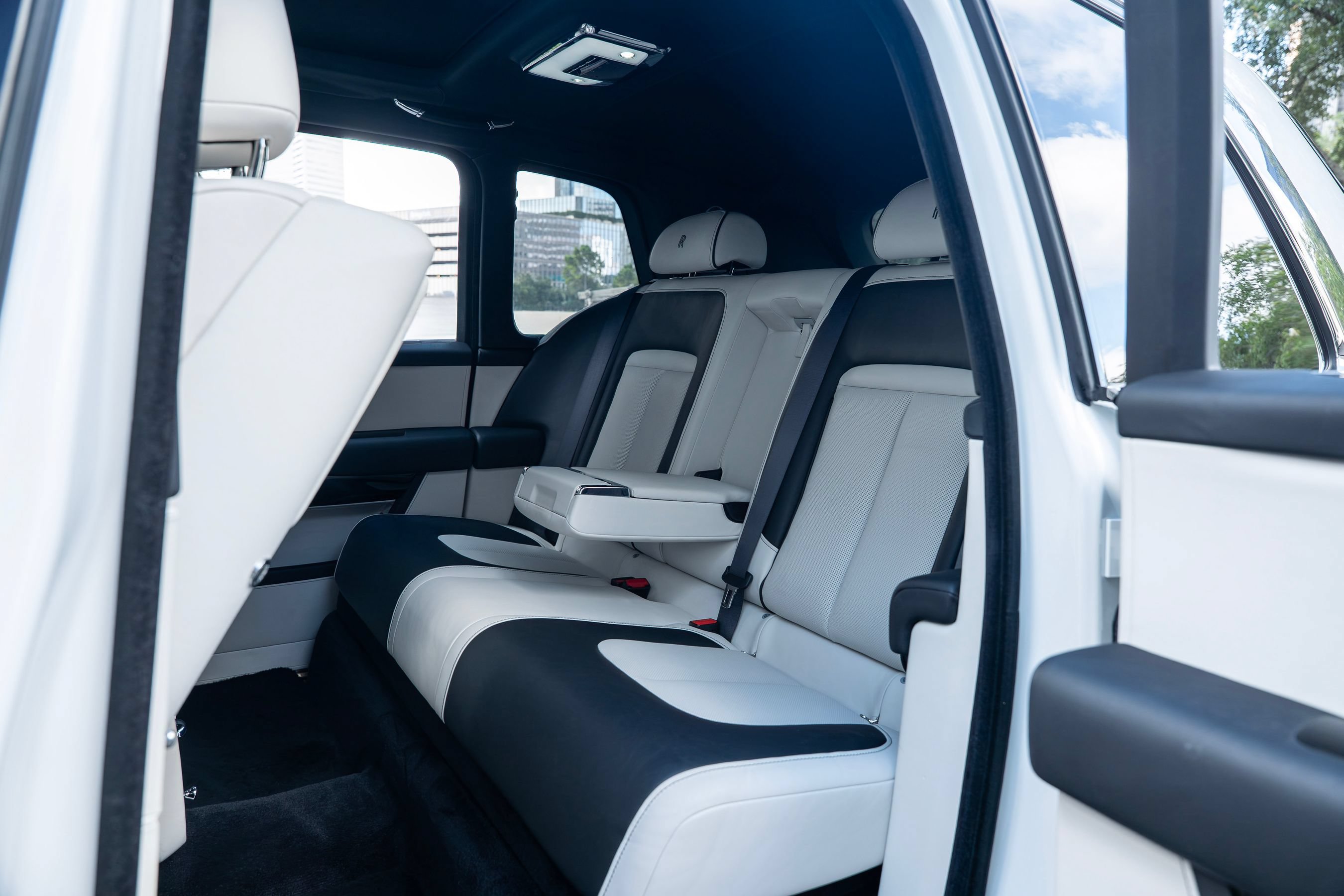 Used 2024 Rolls-Royce Cullinan AWD/4WD image 11