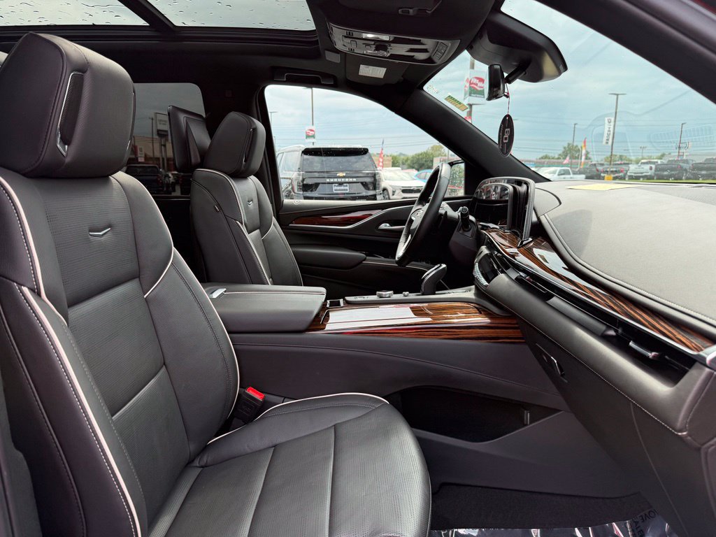 Used 2024 Cadillac Escalade Premium Luxury w/ Performance Package AWD/4WD image 23