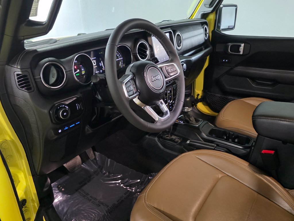 Used 2023 Jeep Wrangler Unlimited Sahara AWD/4WD image 12