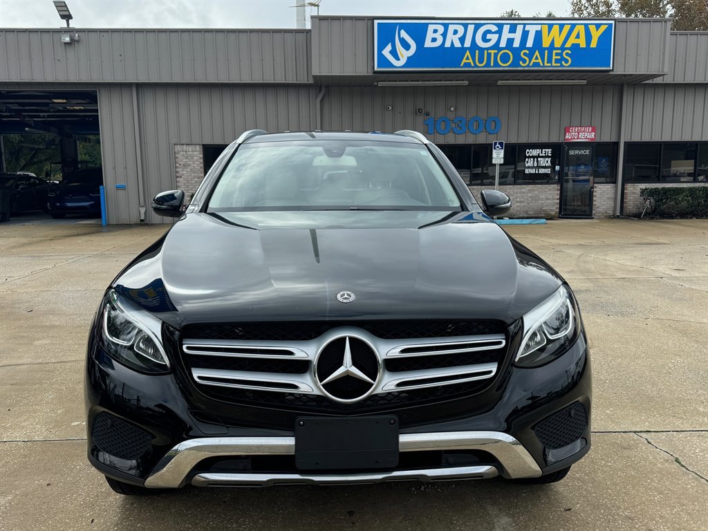 Used 2018 Mercedes-Benz GLC 300 w/ Premium Package image 4