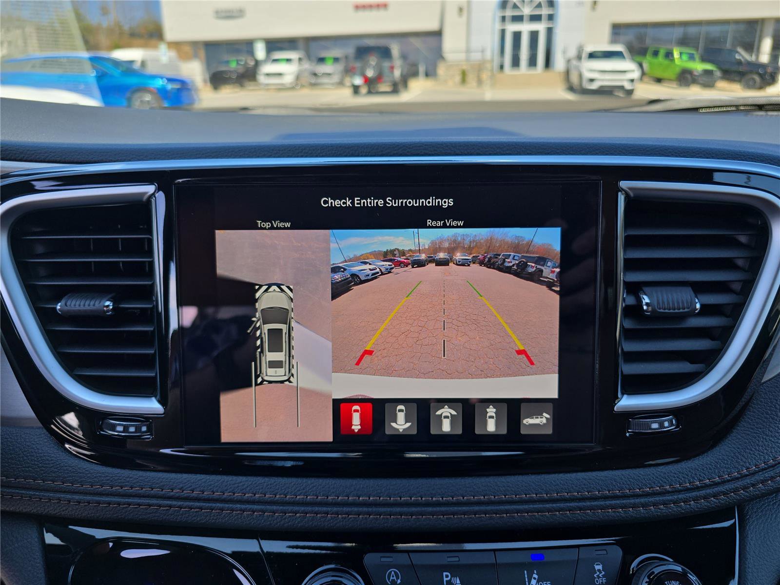 New 2026 Chrysler Pacifica Pinnacle w/ Trailer Tow Group AWD/4WD image 28