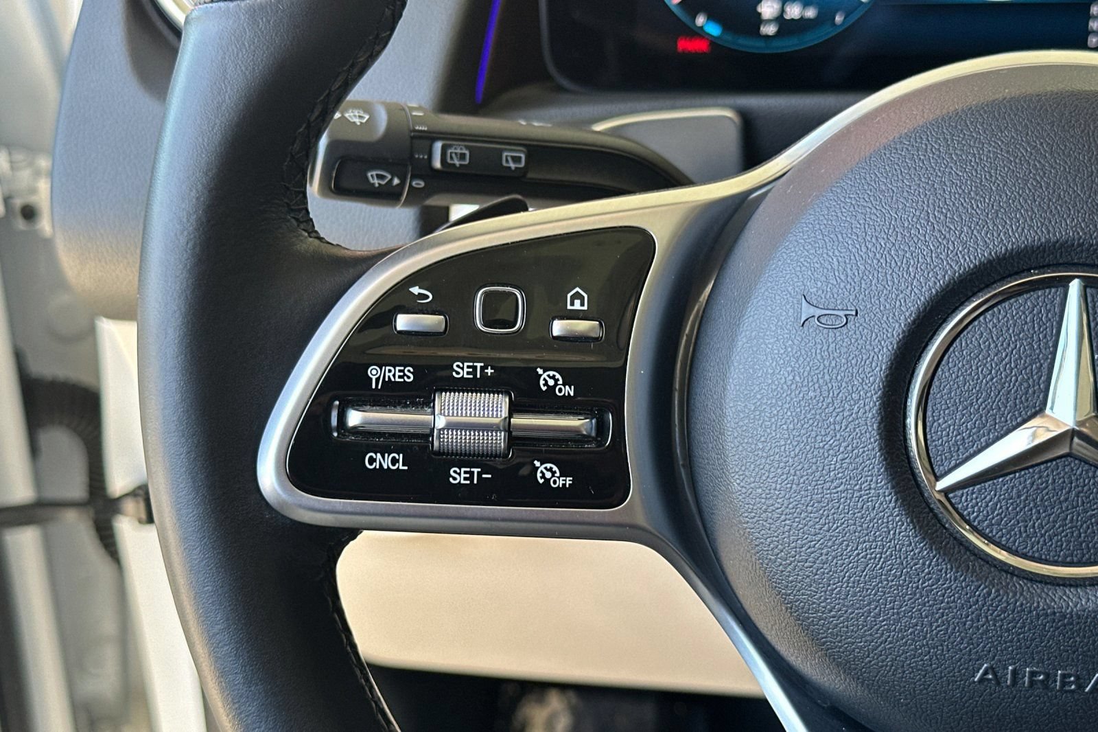 Certified 2023 Mercedes-Benz GLB 250 4MATIC image 30
