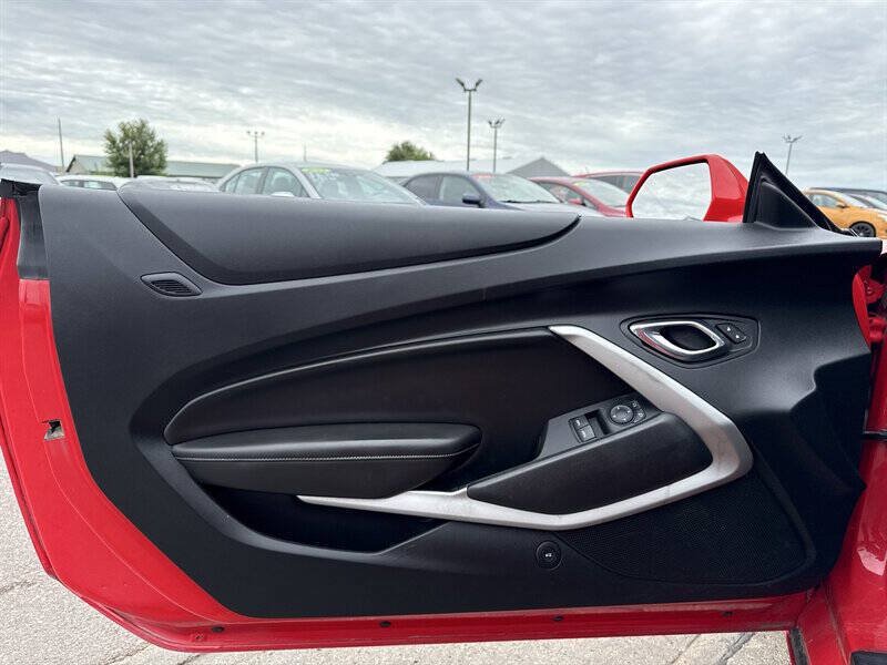 Used 2017 Chevrolet Camaro SS RWD image 18