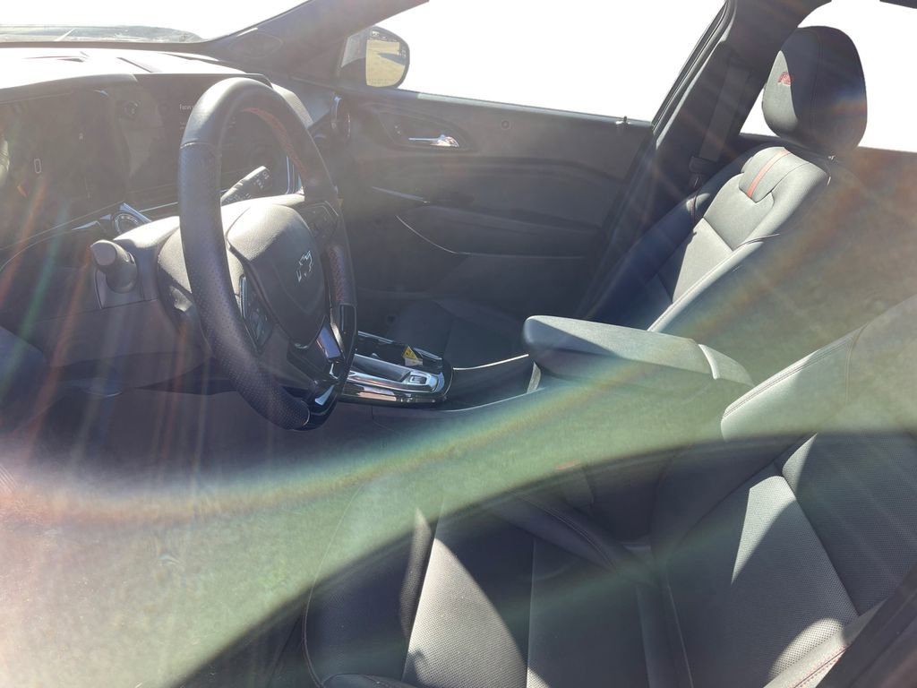 Certified 2025 Chevrolet Trax RS w/ Sunroof Package image 9