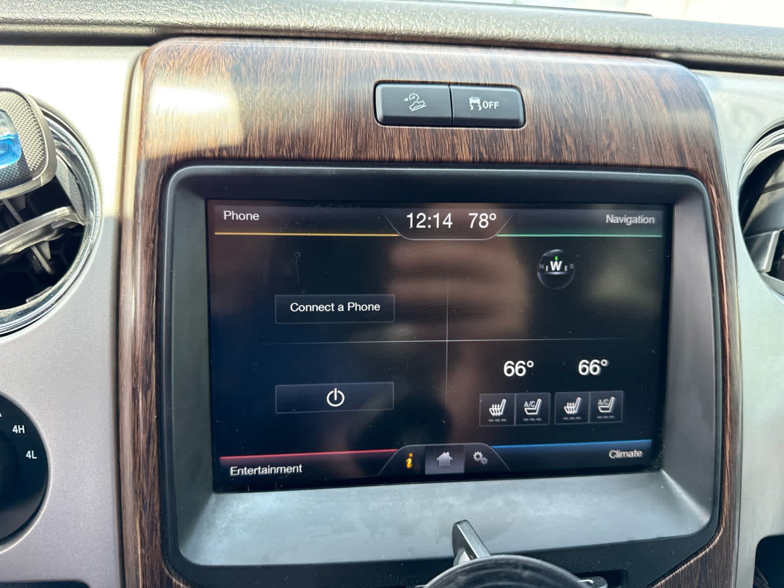 Used 2014 Ford F150 Lariat w/ Equipment Group 501A Mid AWD/4WD image 9